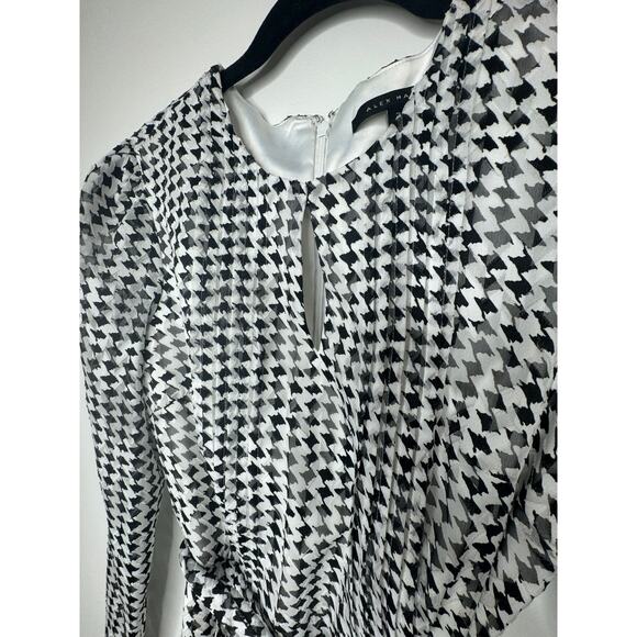 Alex Marie Long Sleeve A-Line Mini Dress w/ front Keyhole Neck Size 2 - Picture 2 of 5